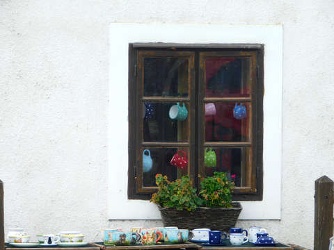 Tihany - ablak, dekoráció