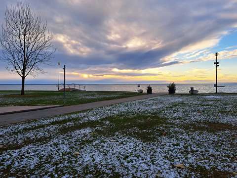 Balatonalmádi hajnalban.