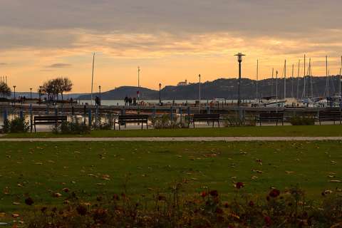 Novemberi alkonyat Balatonfüreden.