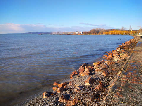 Balatonkenese, parti sétány