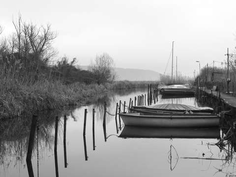 Balatonfűzfő, kikötő, fekete-fehér