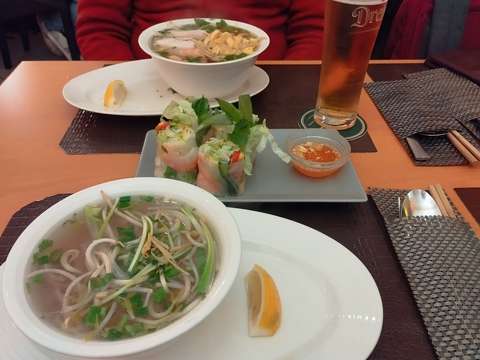 Pho leves és nyári tekercs