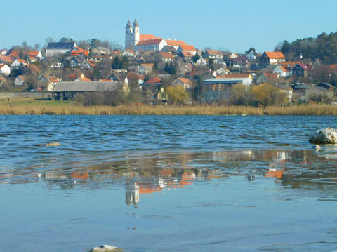 Tihanyi Bencés Apátság, Belső-tó, tükröződés