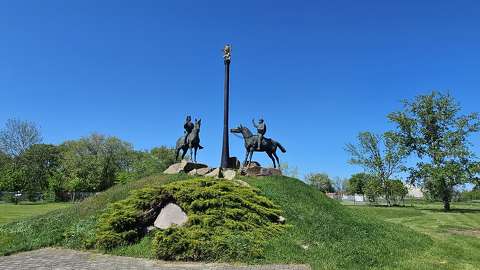 magyarország szobor
