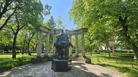 kertek és parkok magyarország szobor tavasz