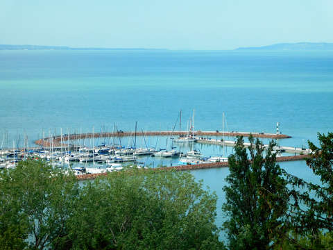Balatonvilágos, kikötő