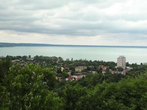 Balatonalmádi, az Óvári messzelátóból.