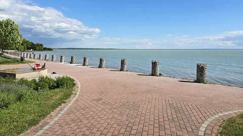 Balatonkenese, napórán pihenő