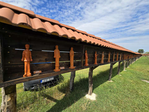 Dinnyés, Várpark, Skanzen