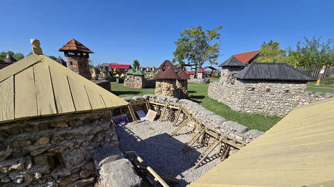 Dinnyés, Várpark, Skanzen