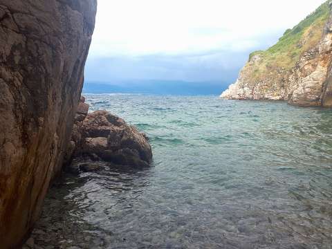 Tengeri barlangból