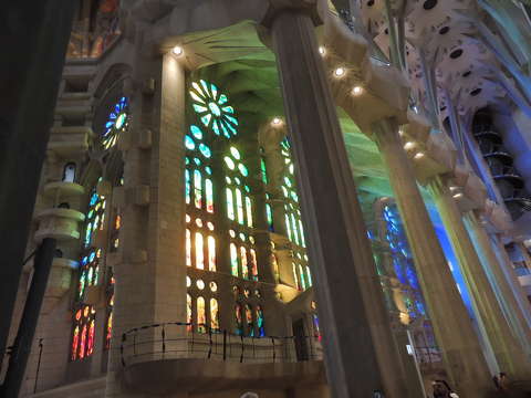 Sagrada Familia belső,Spanyolország