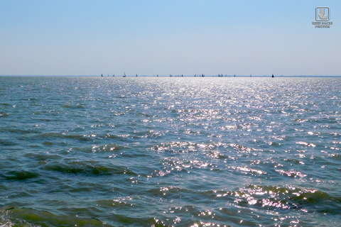 Balaton, csillogás, vitorlások