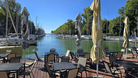Kikötő, kávézó, Balatonfűzfő