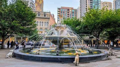 címlapfotó kanada szökőkút toronto