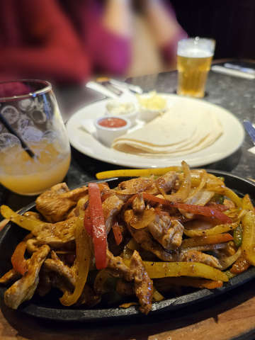 Fajita – csirke, tortilla, színek és ízek.