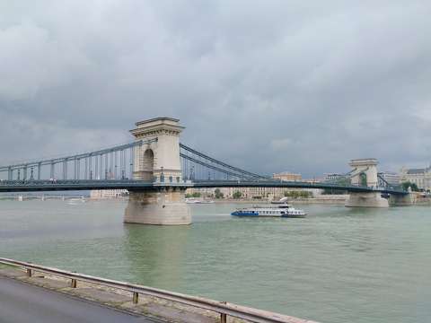 budapest duna folyó hajó