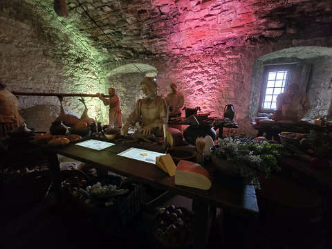 Az élethű konyha berendezése elvarázsolt – mintha csak most főznének benne vacsorát. Stirling Castle, Skócia