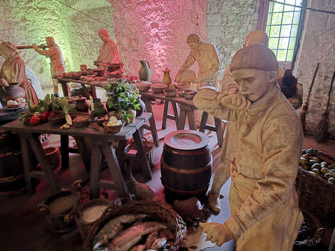 Az élethű konyha berendezése elvarázsolt – mintha csak most főznének benne vacsorát. Stirling Castle, Skócia
