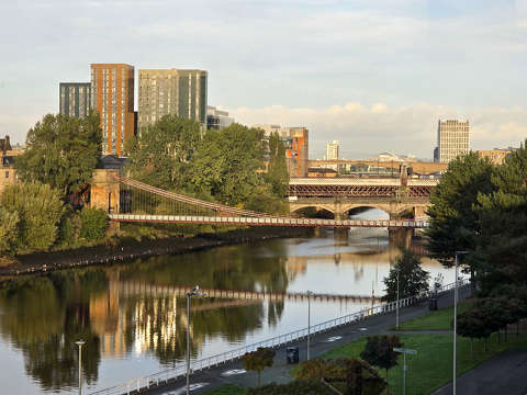 Napkelte a Clyde fölött - Glasgow, Skócia