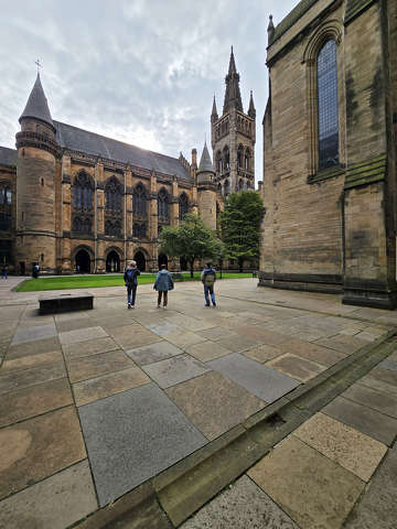 Glasgow Egyetem - Skócia, Nem csoda, hogy sokan Harry Potter világát idézik fel itt – mintha a Roxfort folyosóin, udvarán járnánk.