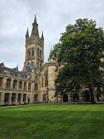 Glasgow Egyetem - Skócia, Nem csoda, hogy sokan Harry Potter világát idézik fel itt – mintha a Roxfort folyosóin, udvarán járnánk.