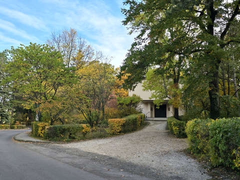 Őszi színekben a Szent László - templom, Balatonfűzfő