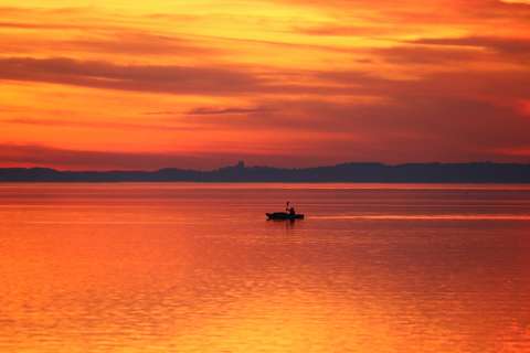 vARÁZSLATOS ALKONYAT A BALATONON.
