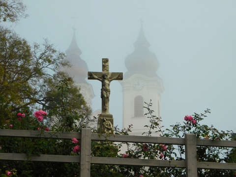 Tihanyi Bencés Apátság, köd