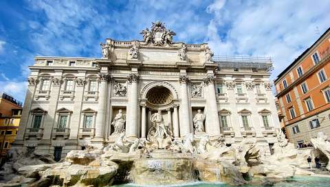 Róma egyik legnagyobb szökőkútja a Trevi-kút.