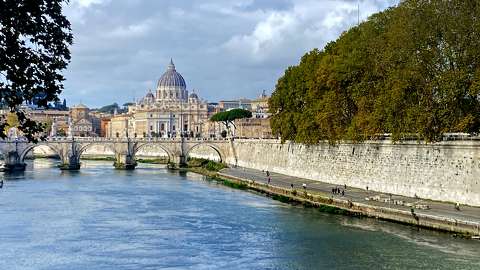 Angyalhíd (Ponte Sant'Angelo) a Tevere folyón Rómában.
