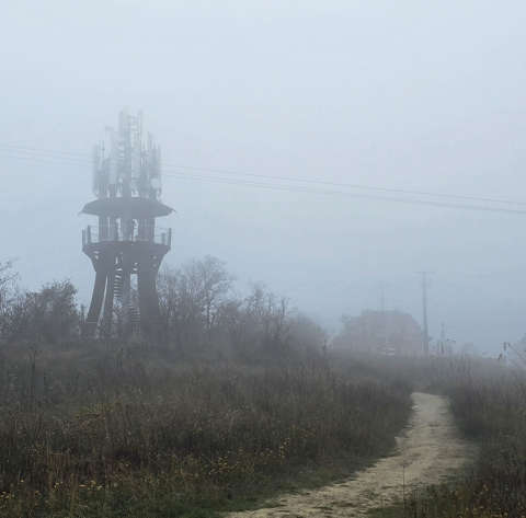 Soós-hegyi kilátó a ködben - Balatonkenese