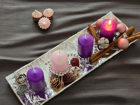 Kívánok mindenkinek békés, meghitt adventet
— apró örömökkel, finom csodákkal,
és olyan pillanatokkal, amelyek igazán megérkeznek.