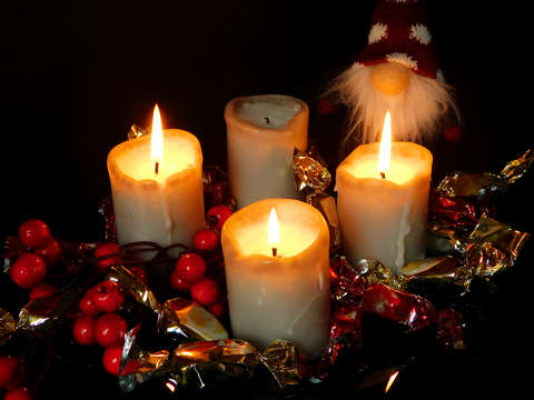 A harmadik gyertya fénye: örülni a családnak, a csendnek, a készülődés meghittségének.