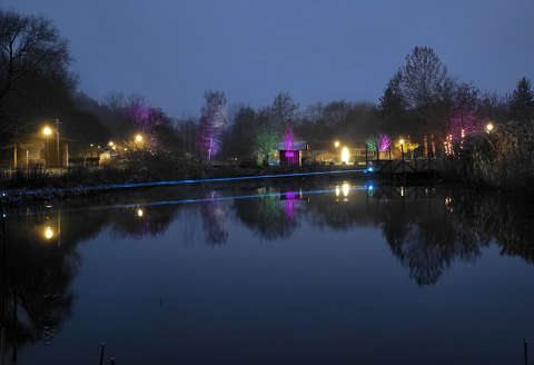 Veszprém, ünnepi fények a Kolostorok és Kertek parkban.