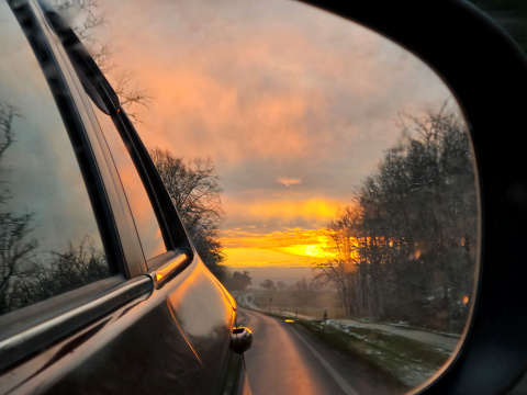 Köd, felkelő Nap, út