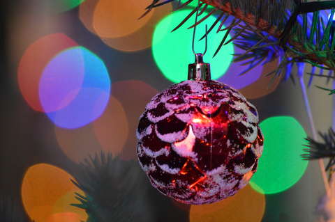 Karácsonyi gömb, bokeh, fények, karácsonyfa