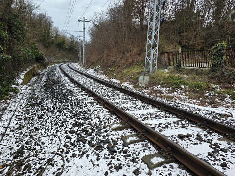 Balatonakarattya, porcukorral szórva