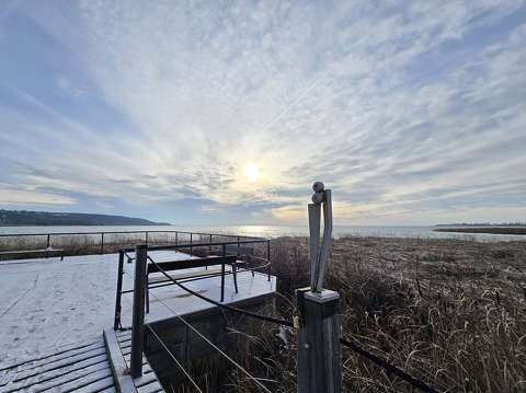 Balatonfűzfő, Balaton, stég, P.Kovács Péter miniszobor