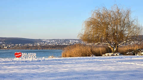 Balatonfűzfő, Balaton, Parti sétány