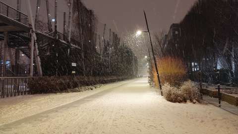 A Szabó Magda sétány hóesésben