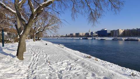 A Duna kékje télen a Margit-szigetről