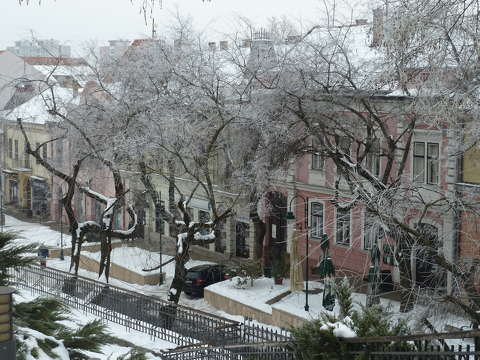 Szekszárd, a Garay-tér házai a Borkúttól nézve