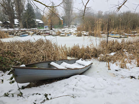 Balatonfűzfő, Jégbe zárt csónakok