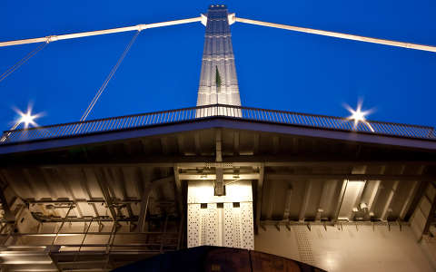 erzsébet híd budapest hajó kékidő zászló duna lámpa fény magyarország