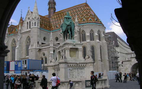 Budapest,Mátyás templom háta a Halászbástya alól