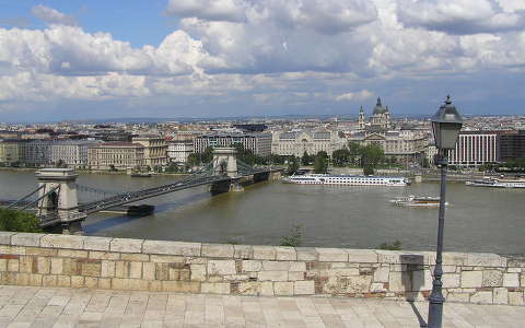 Budapest a Lánchíddal a Várból