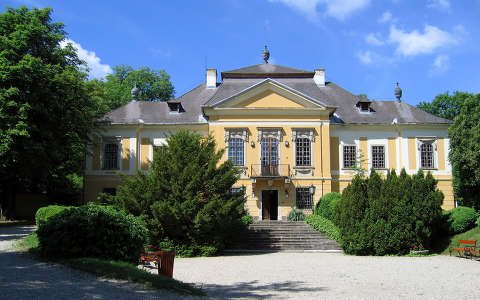 Noszvaly-kastély, Magyarország
