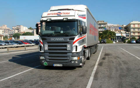 Kompra várva Olaszban (Scania R580)