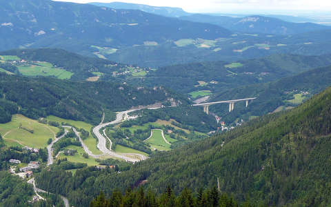 Kilátás a Hirschenkogel tetejéről  Semmering, Ausztria